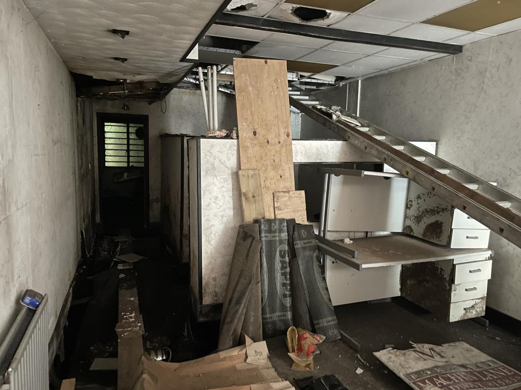 Lot: 55 - LARGE COMMERCIAL AND RESIDENTIAL PROPERTY FOR REFURBISHMENT - Ground Floor